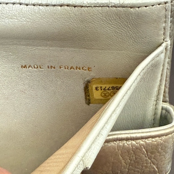 CHANEL Caviar Skin CoCo Mark Bifold Wallet Purse - Picture 9 of 14